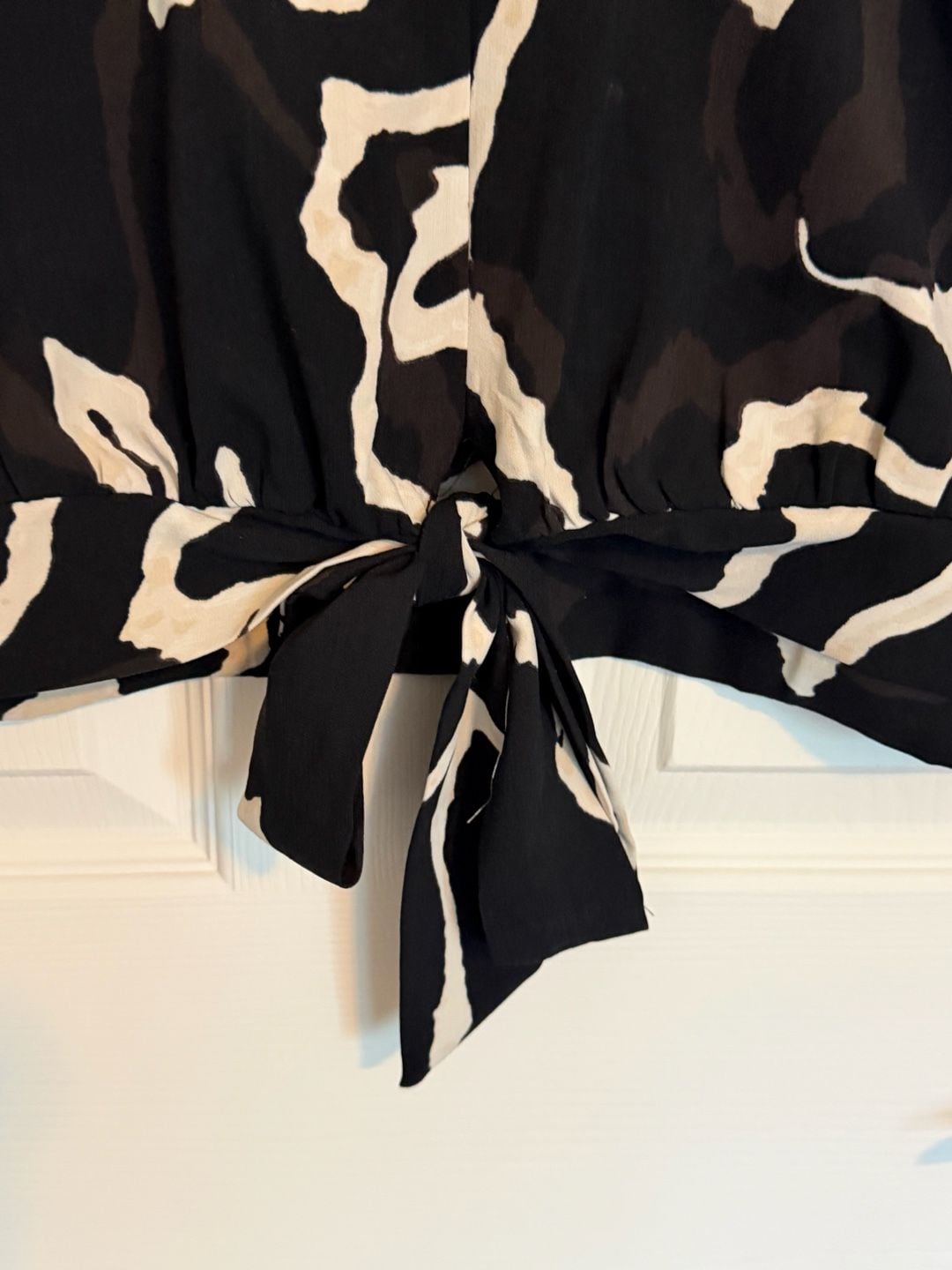 Nine West Abstract Tie Front Blouse Size M 3