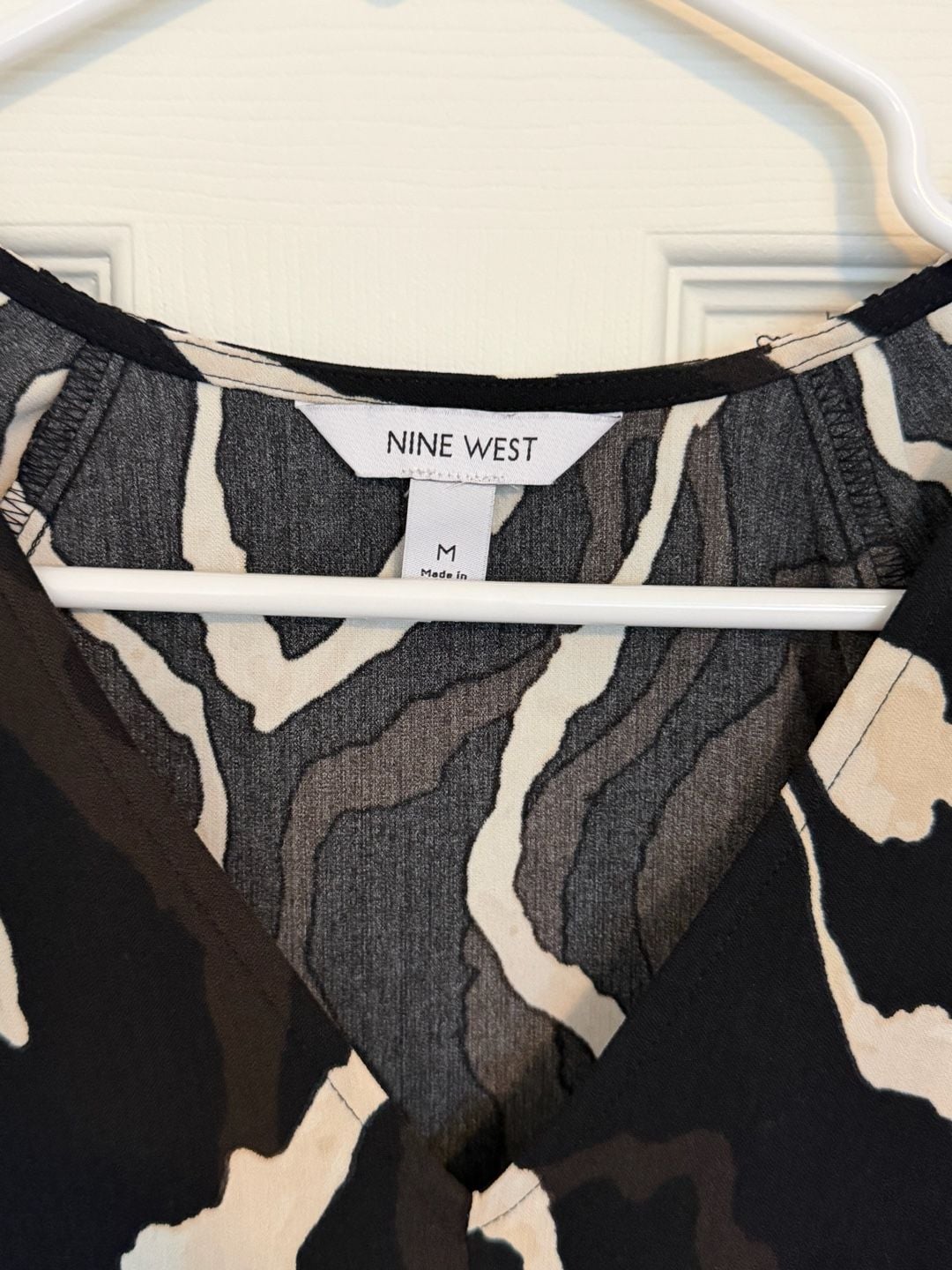 Nine West Abstract Tie Front Blouse Size M 4