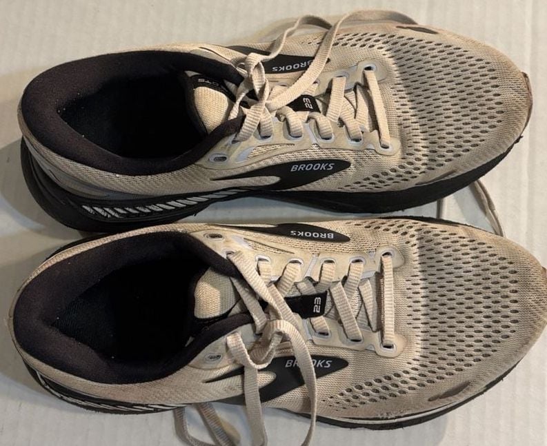 Brooks Adrenaline GTS 23 Running Shoes Size 8.5 Wide Beige Black 4