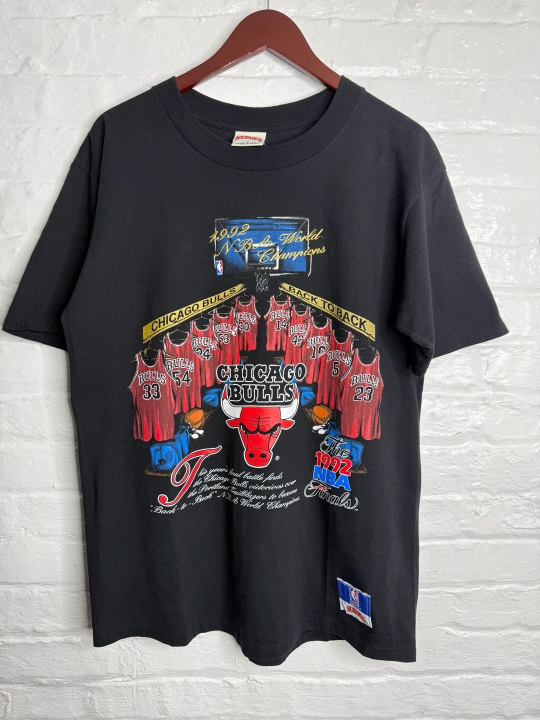 Nutmeg Mills Chicago Bulls 1992 NBA Finals T-Shirt Size L Black 2