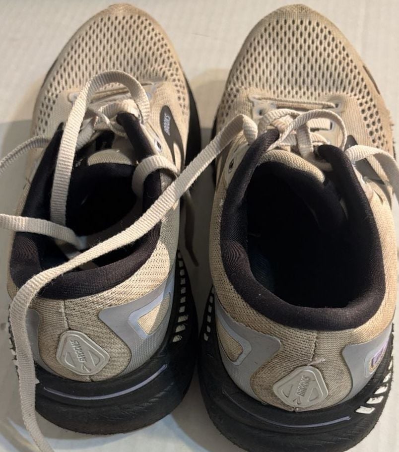 Brooks Adrenaline GTS 23 Running Shoes Size 8.5 Wide Beige Black 8