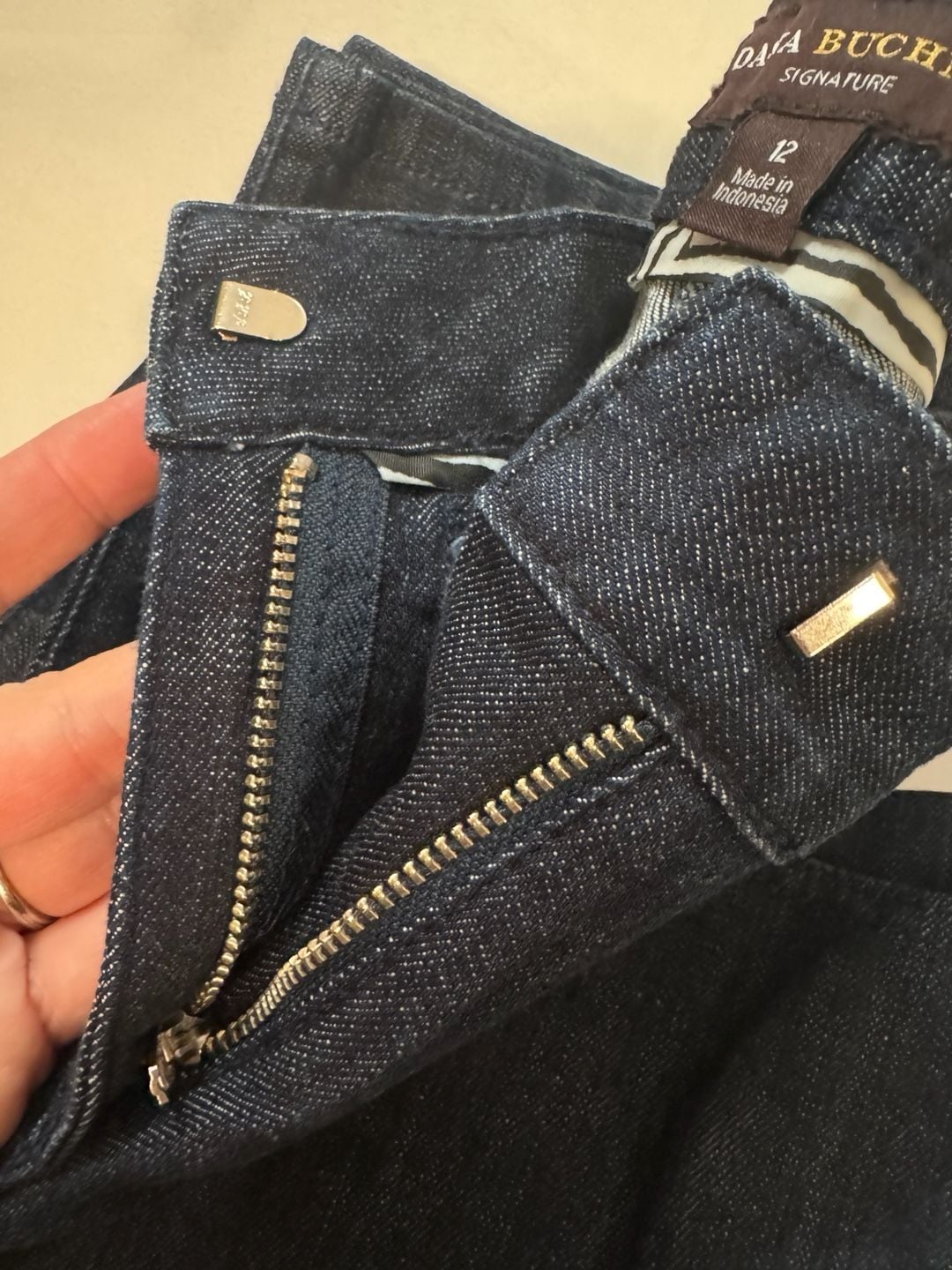 Dana Buchman Signature Dark Wash Straight Leg Jeans Classic Denim Size 12
 10