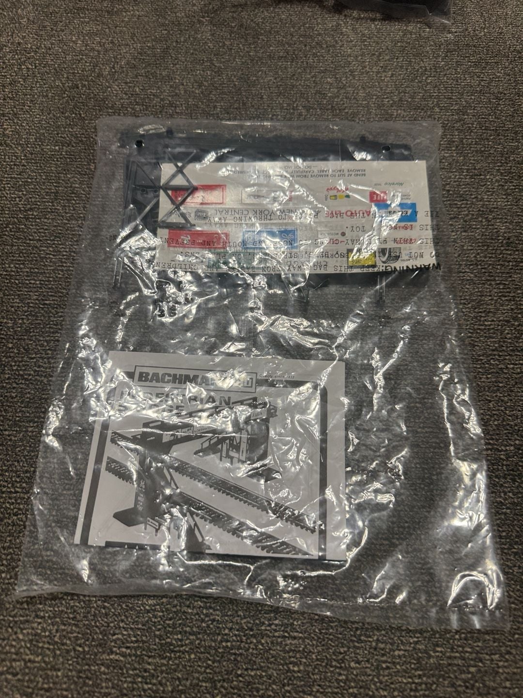 Bachmann HO Plasticville Pedestrian Bridge Building Kit #45172 2