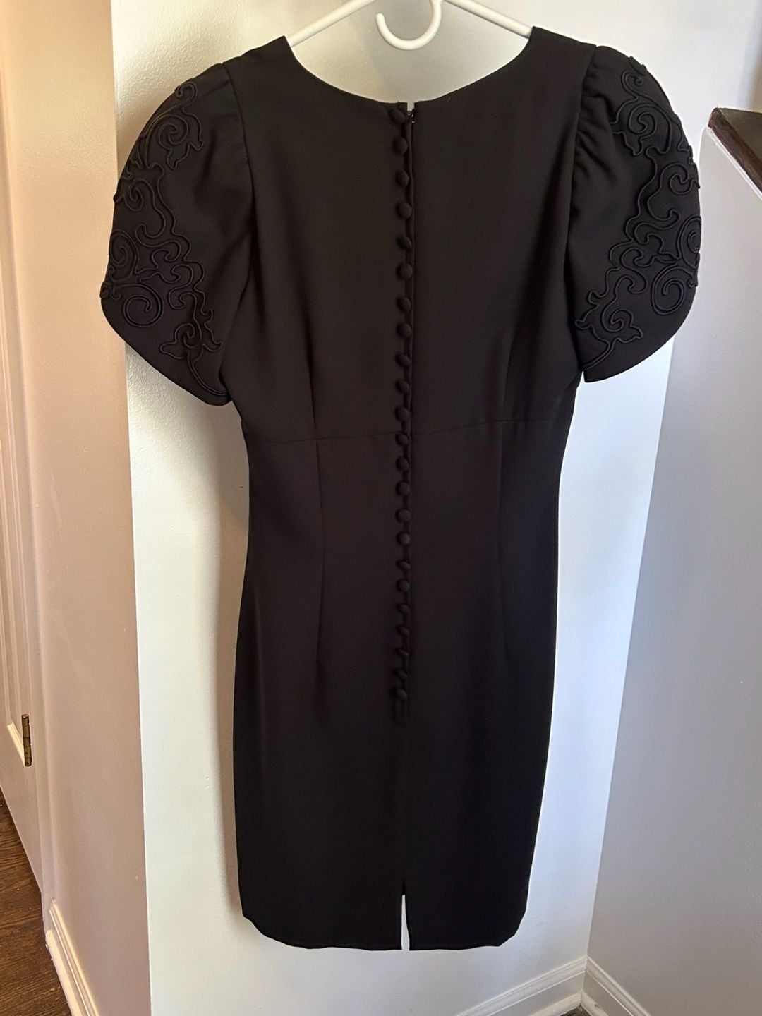 Donna Morgan Black Dress Size 4 Embroidered Short Sleeve V-Neck 5