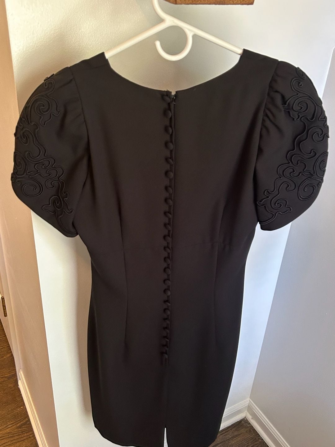 Donna Morgan Black Dress Size 4 Embroidered Short Sleeve V-Neck 6