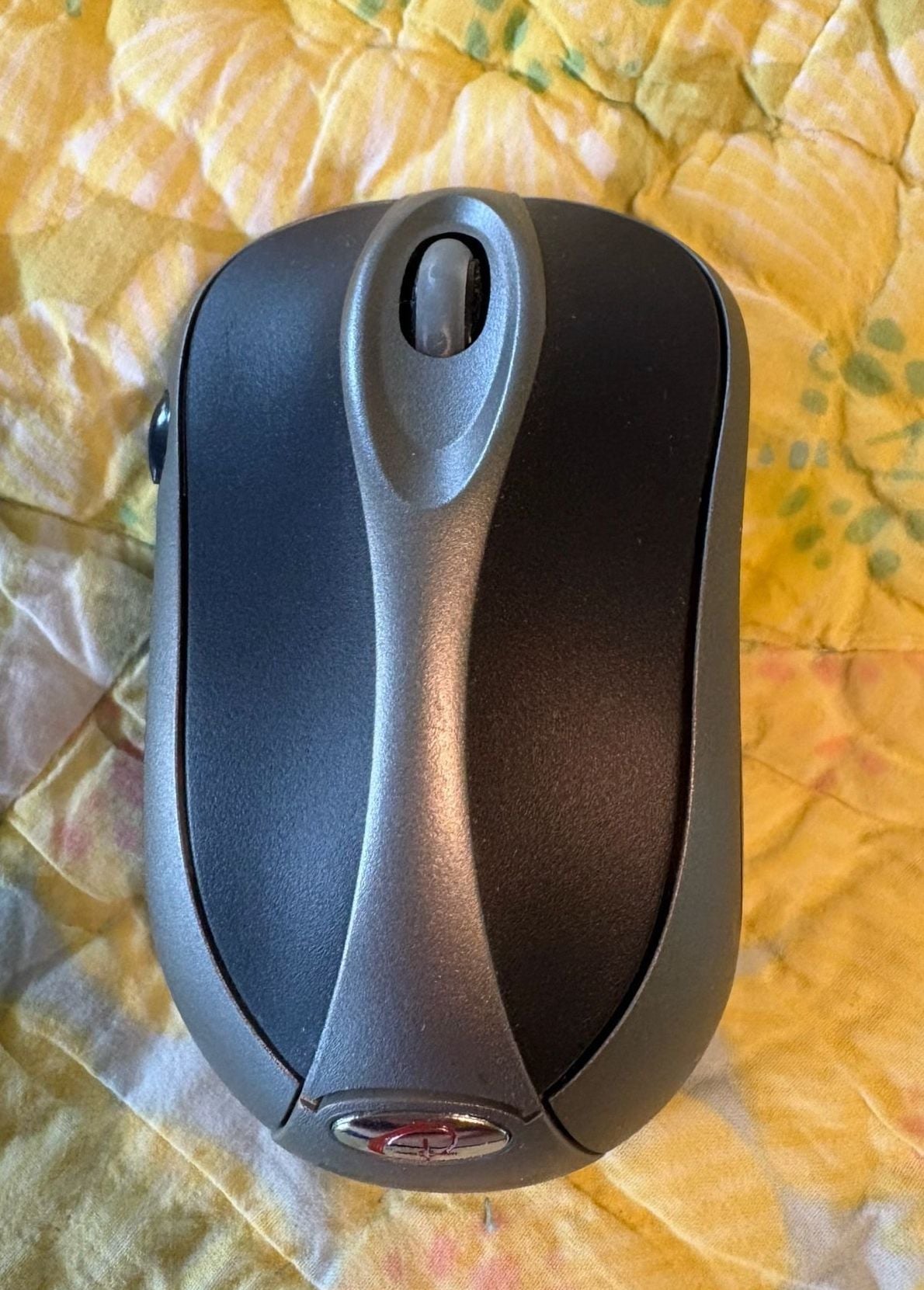 GUC Microsoft Wireless Optical Mouse Black And Silver With USB Receiver 1