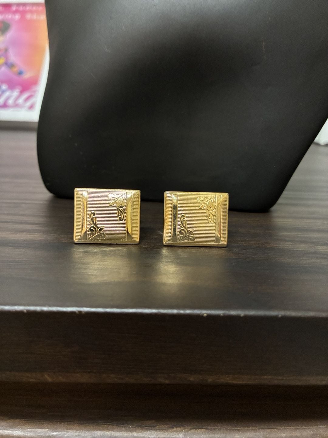 Swank Gold Tone Vintage 1940s Cufflinks Rectangular Engraved Scrollwork 1
