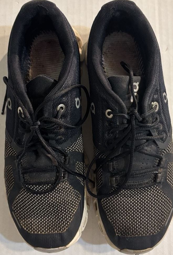 On Cloud Running Shoes Size US W7.5 Black White. No insole. 2