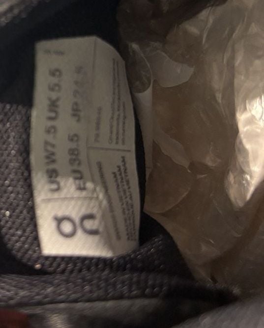 On Cloud Running Shoes Size US W7.5 Black White. No insole. 6