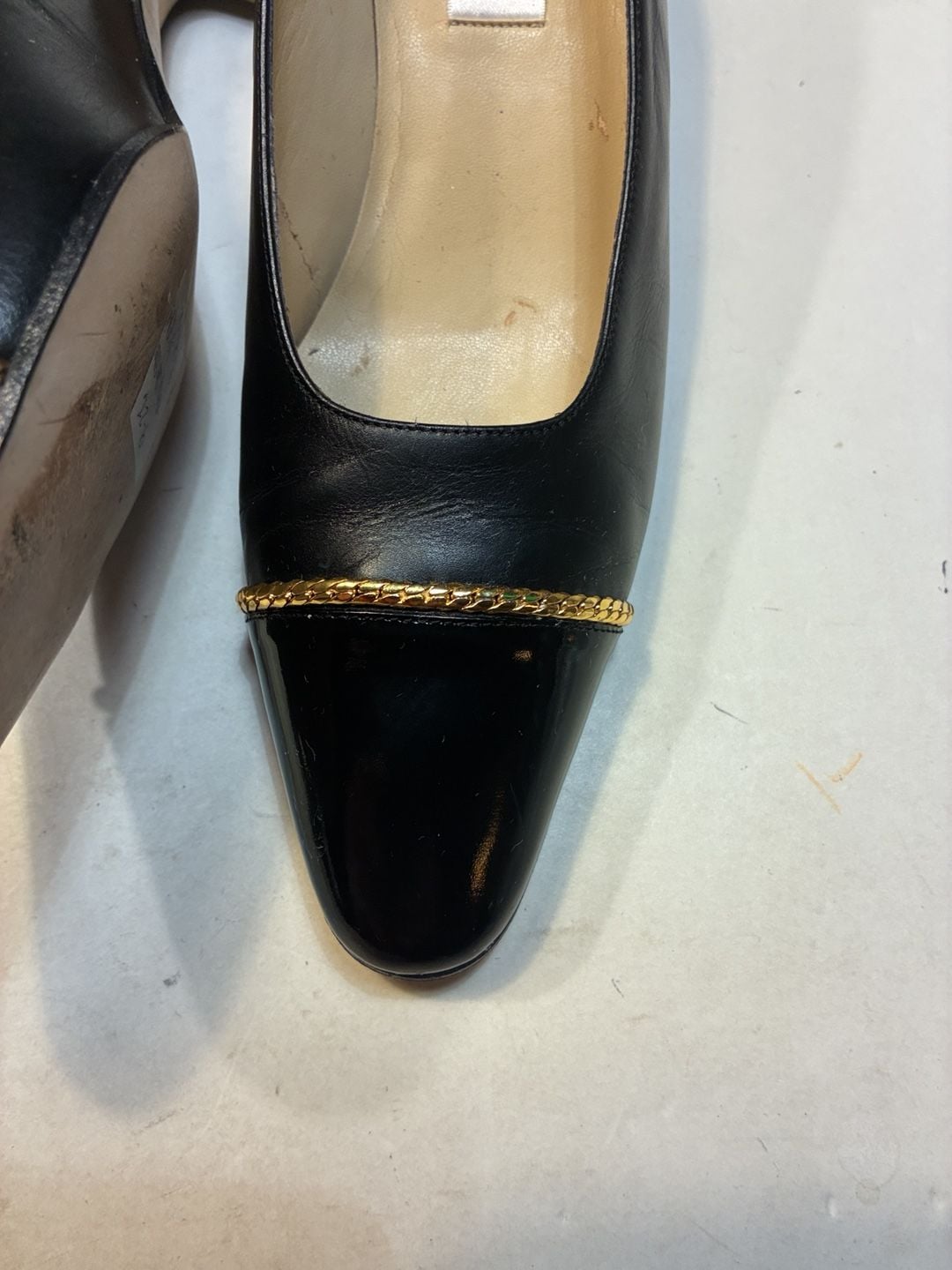 Talbots Pumps Shoes Size 7 1/2 N Black Leather Gold Chain Toe Cap 4