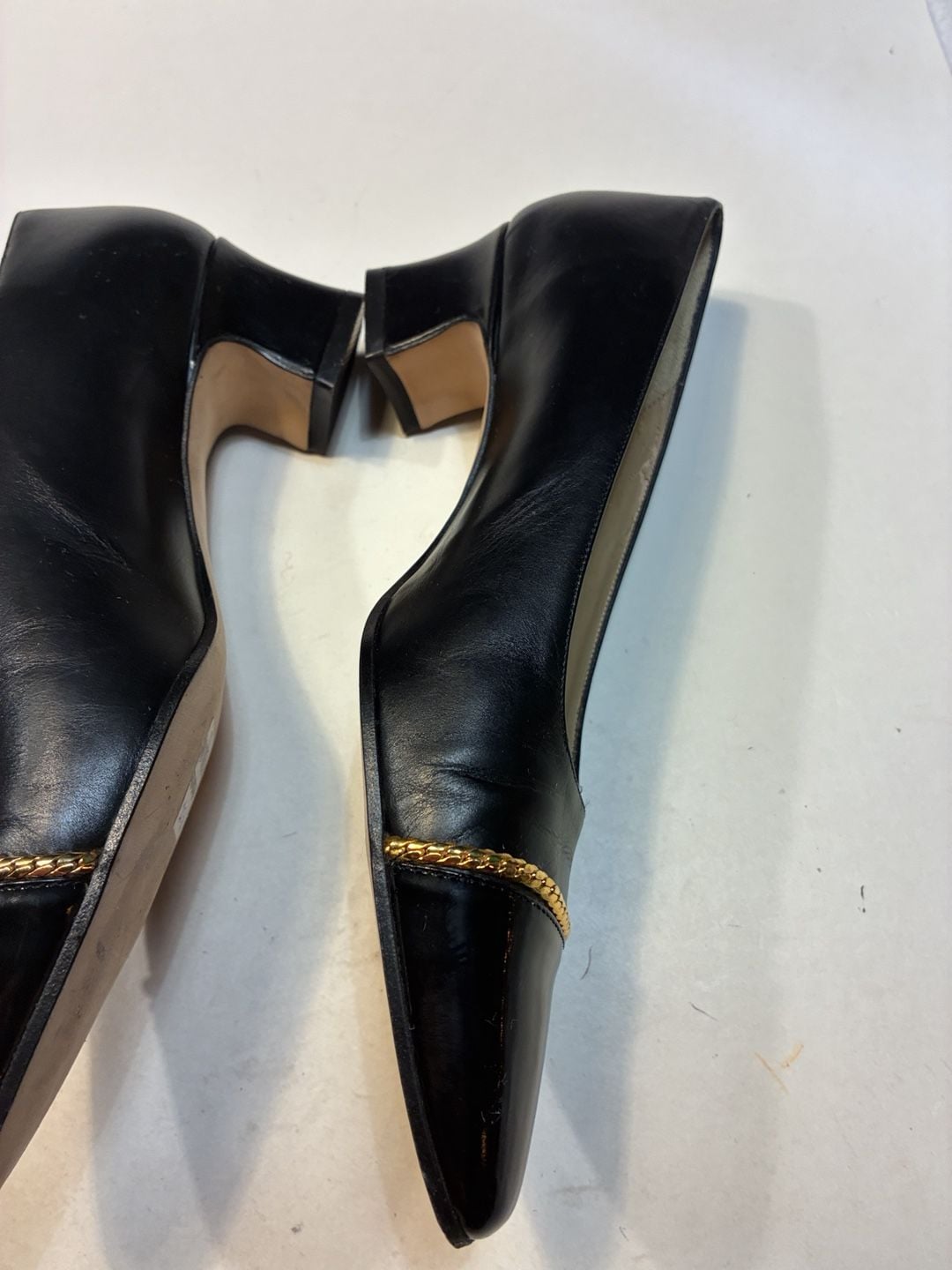 Talbots Pumps Shoes Size 7 1/2 N Black Leather Gold Chain Toe Cap 5