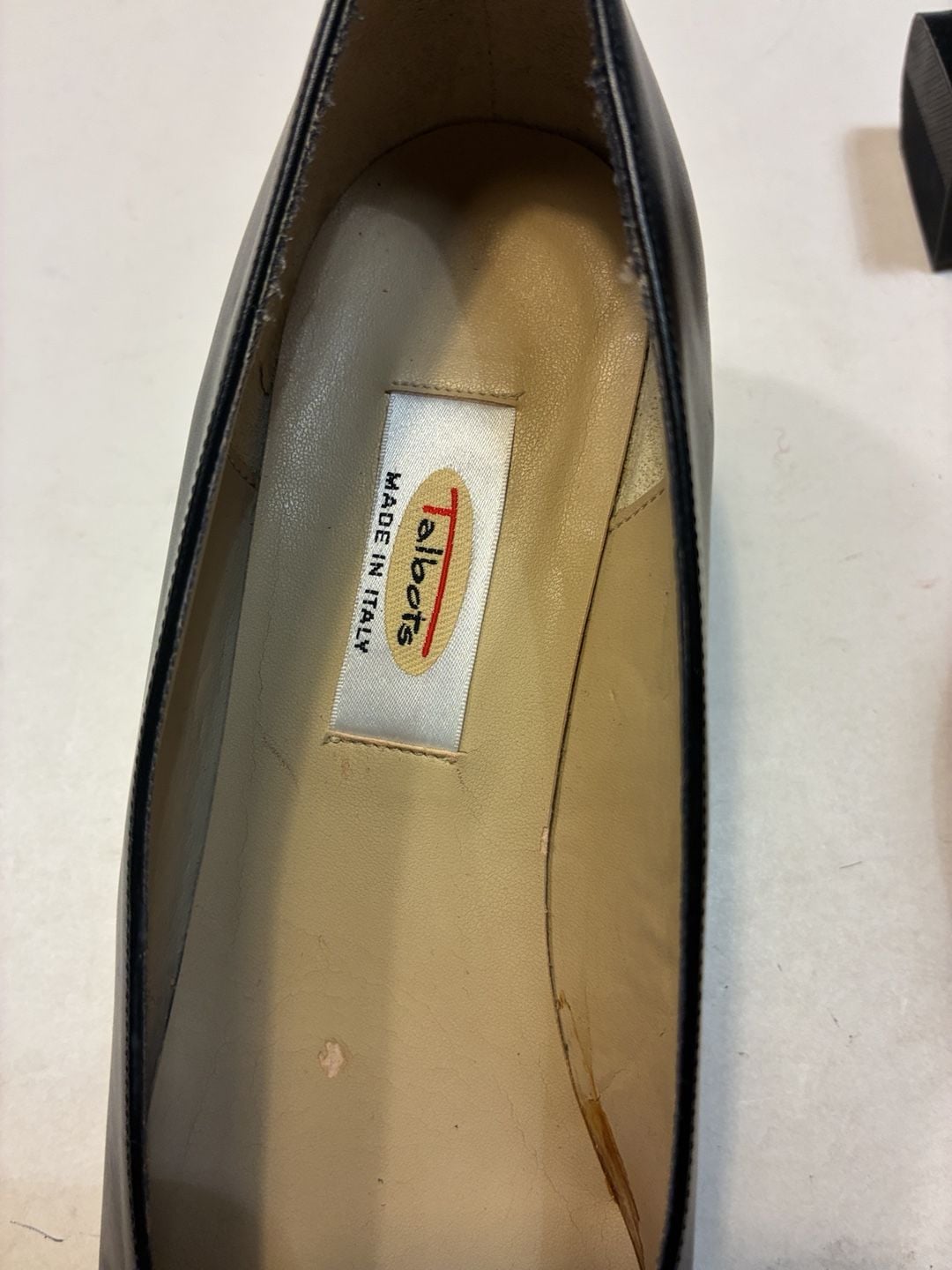Talbots Pumps Shoes Size 7 1/2 N Black Leather Gold Chain Toe Cap 6