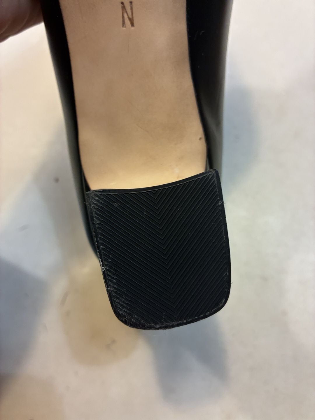 Talbots Pumps Shoes Size 7 1/2 N Black Leather Gold Chain Toe Cap 9