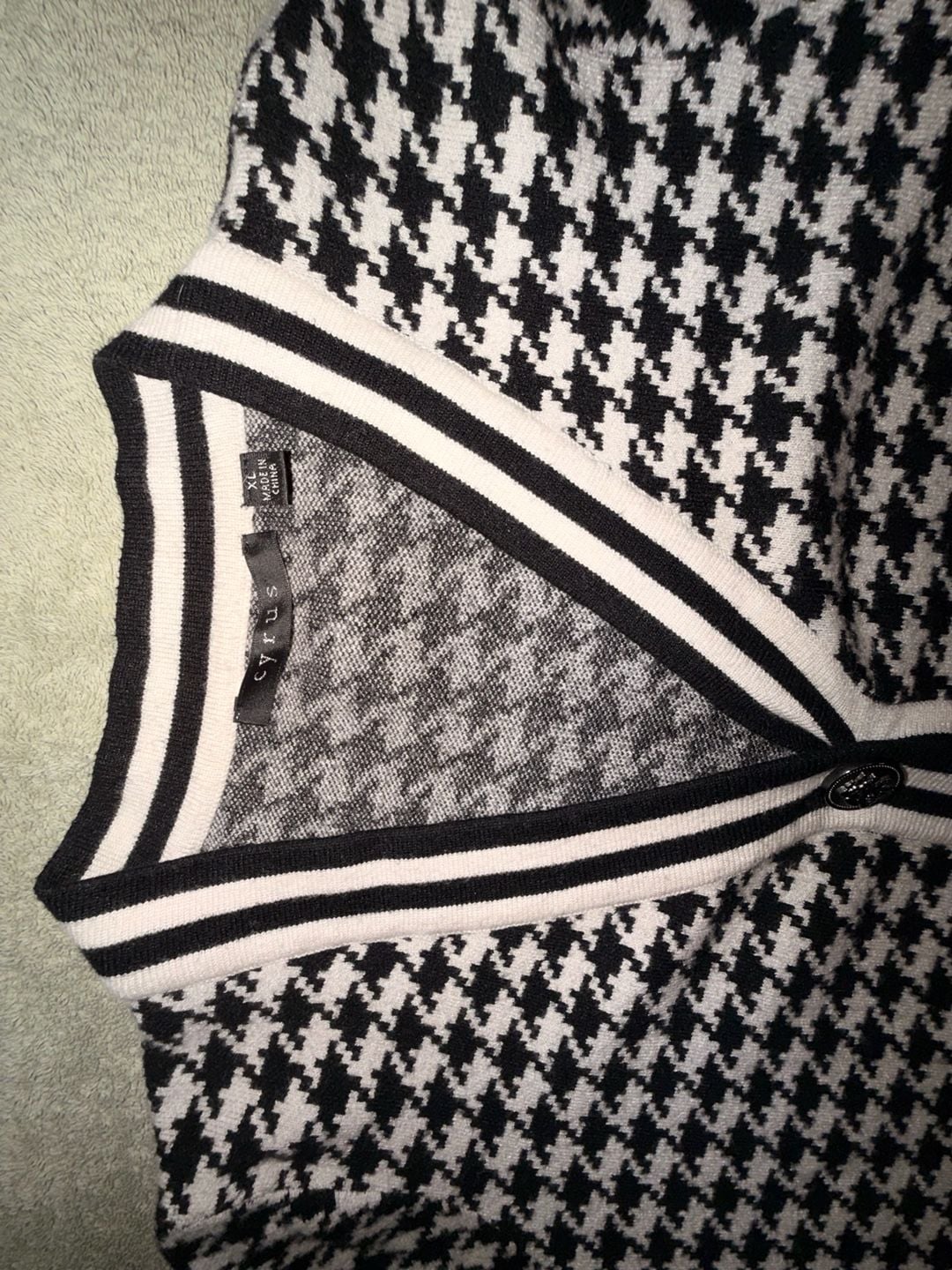Cyrus Houndstooth Cardigan Sweater Size XL Black White Knit V-Neck 4