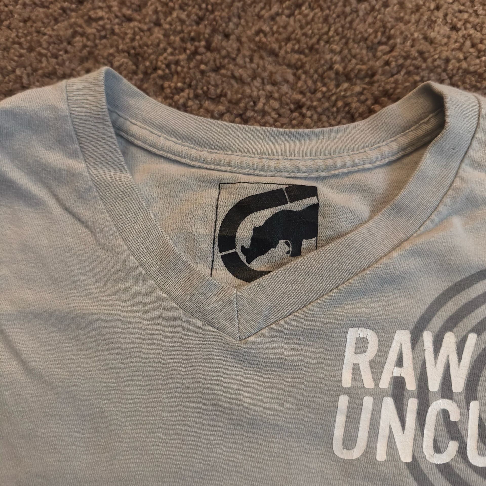 Ecko Unltd Graphic T-Shirt Size Large Gray Raw And Uncut V-Neck 4