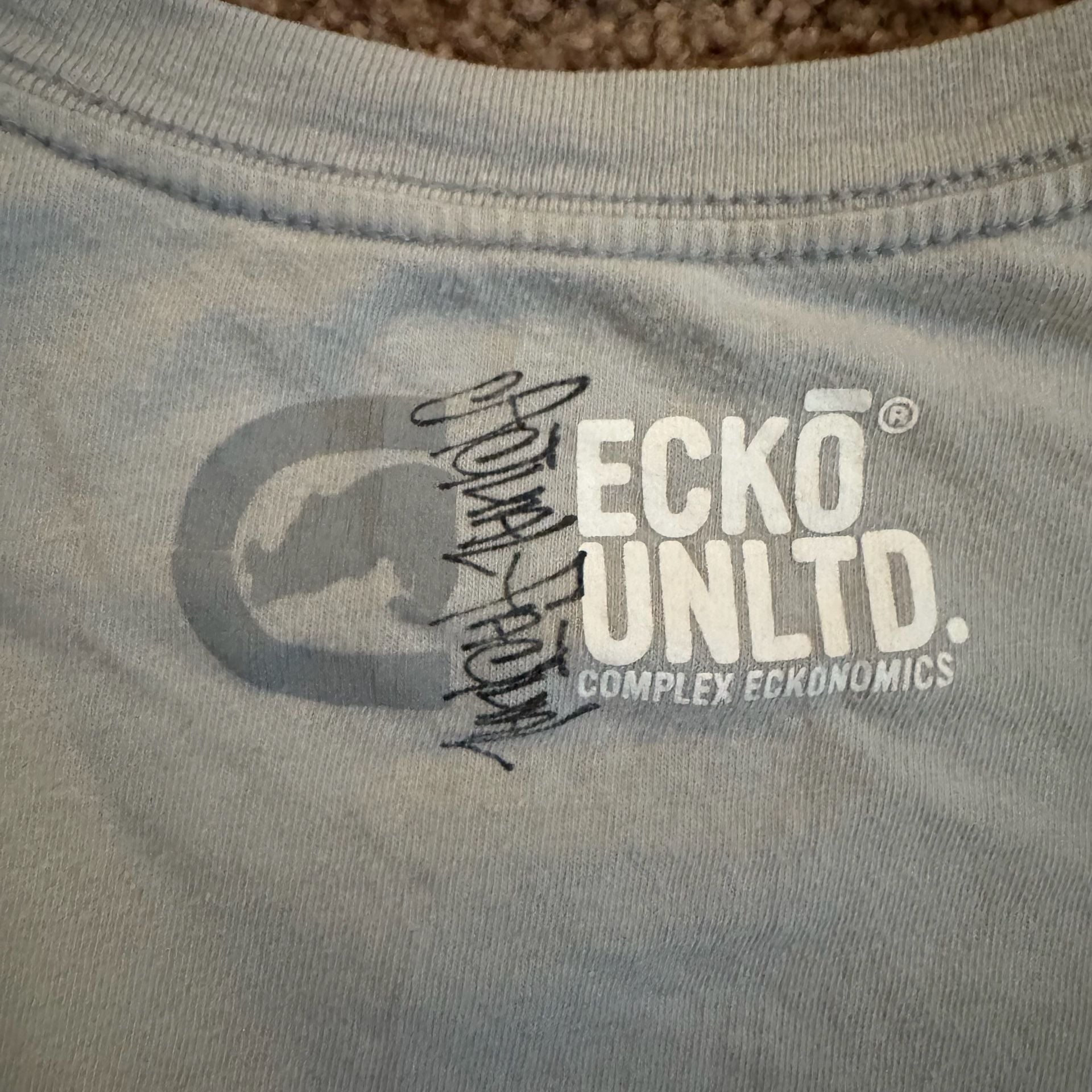 Ecko Unltd Graphic T-Shirt Size Large Gray Raw And Uncut V-Neck 7