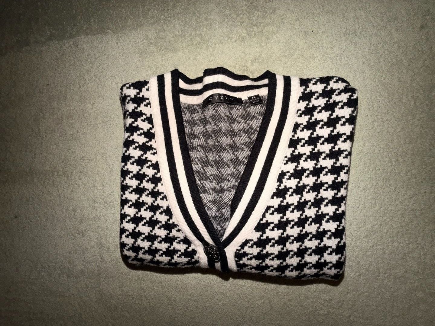 Cyrus Houndstooth Cardigan Sweater Size XL Black White Knit V-Neck 9