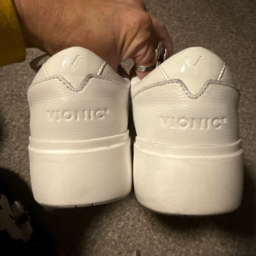 Vionic White Leather Sneakers 9.5 4