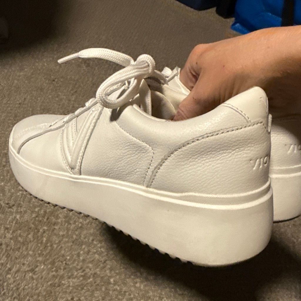 Vionic White Leather Sneakers 9.5 5