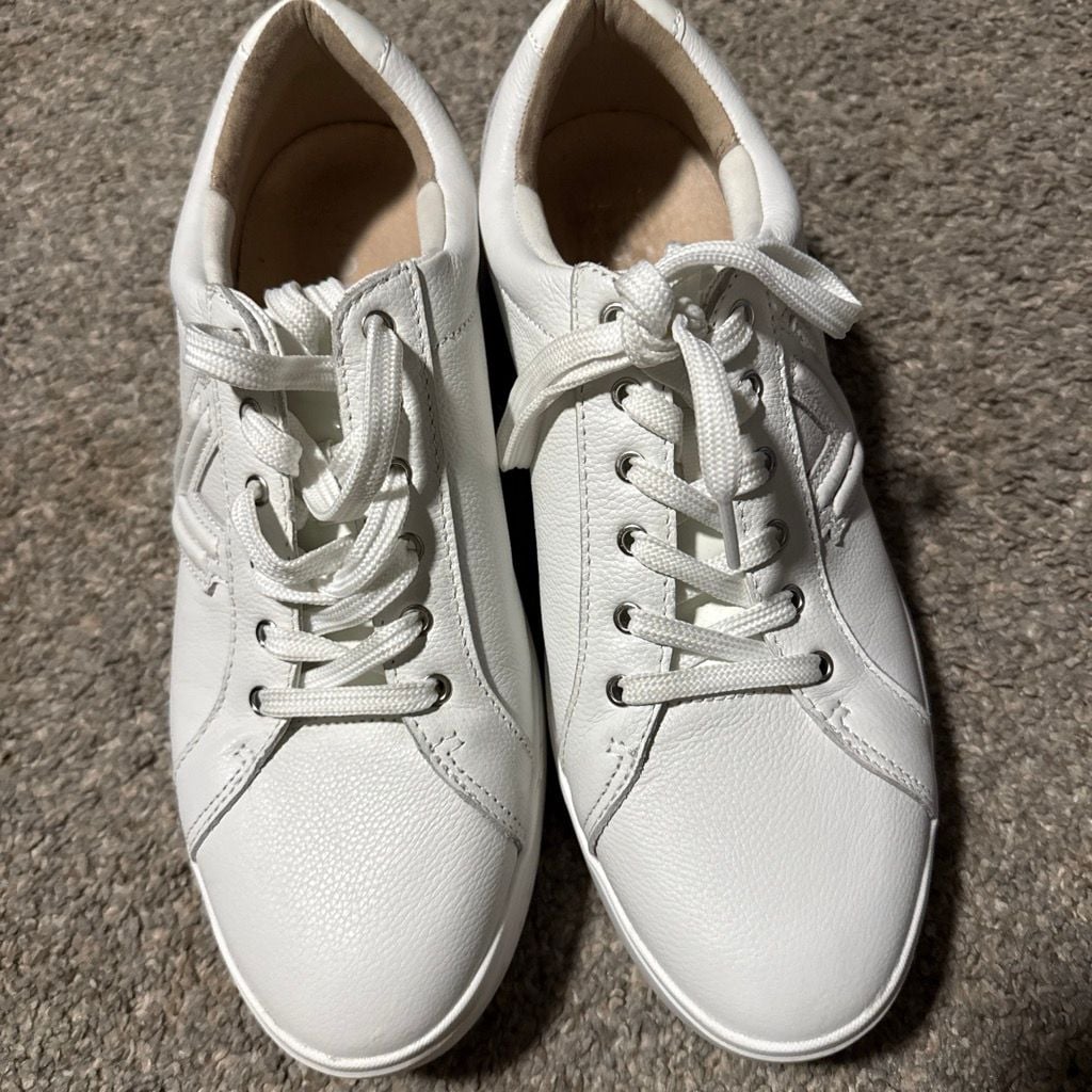 Vionic White Leather Sneakers 9.5 7