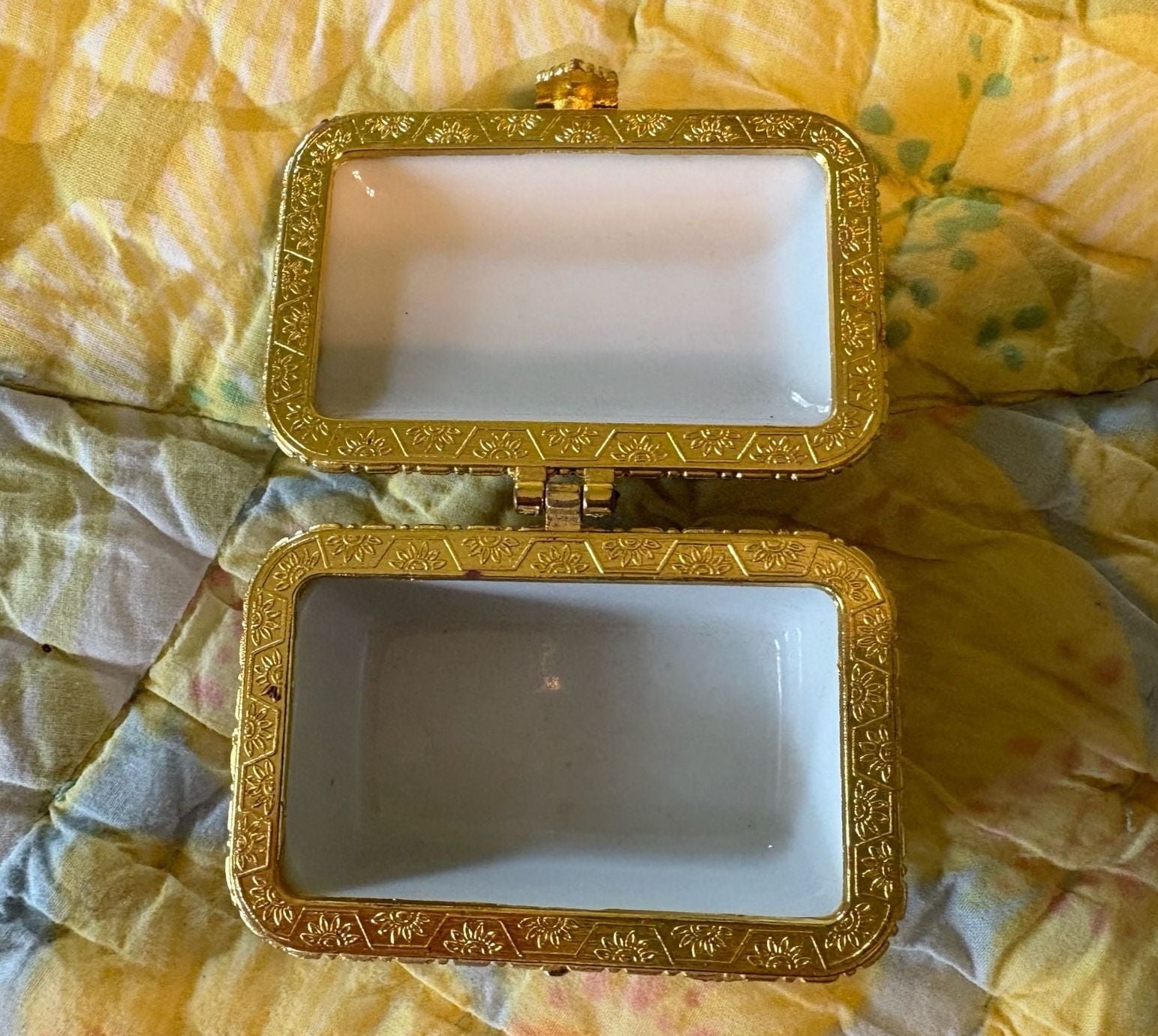 EUC Limoges Porcelain Rose Floral Trinket Box Gold Trim Hinged 2