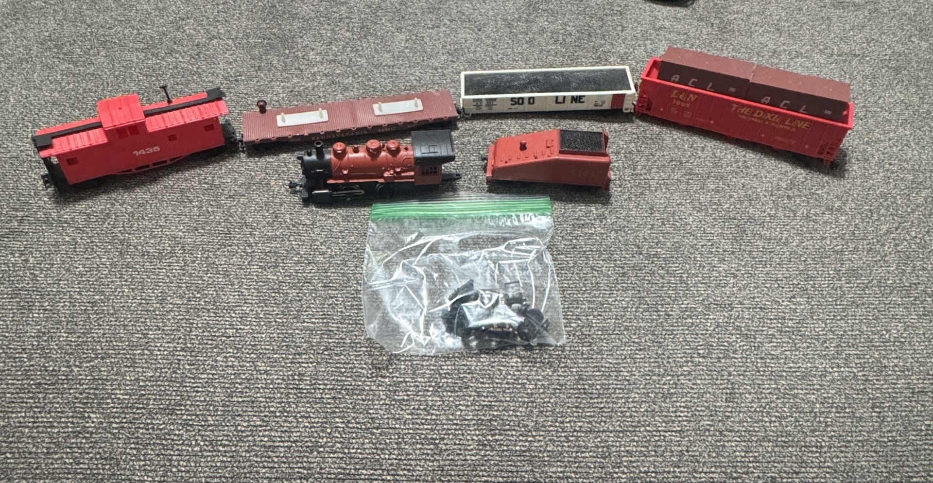 Vintage Model Train Set Playart Lot Steam Locomotive Cars Caboose Tender 1