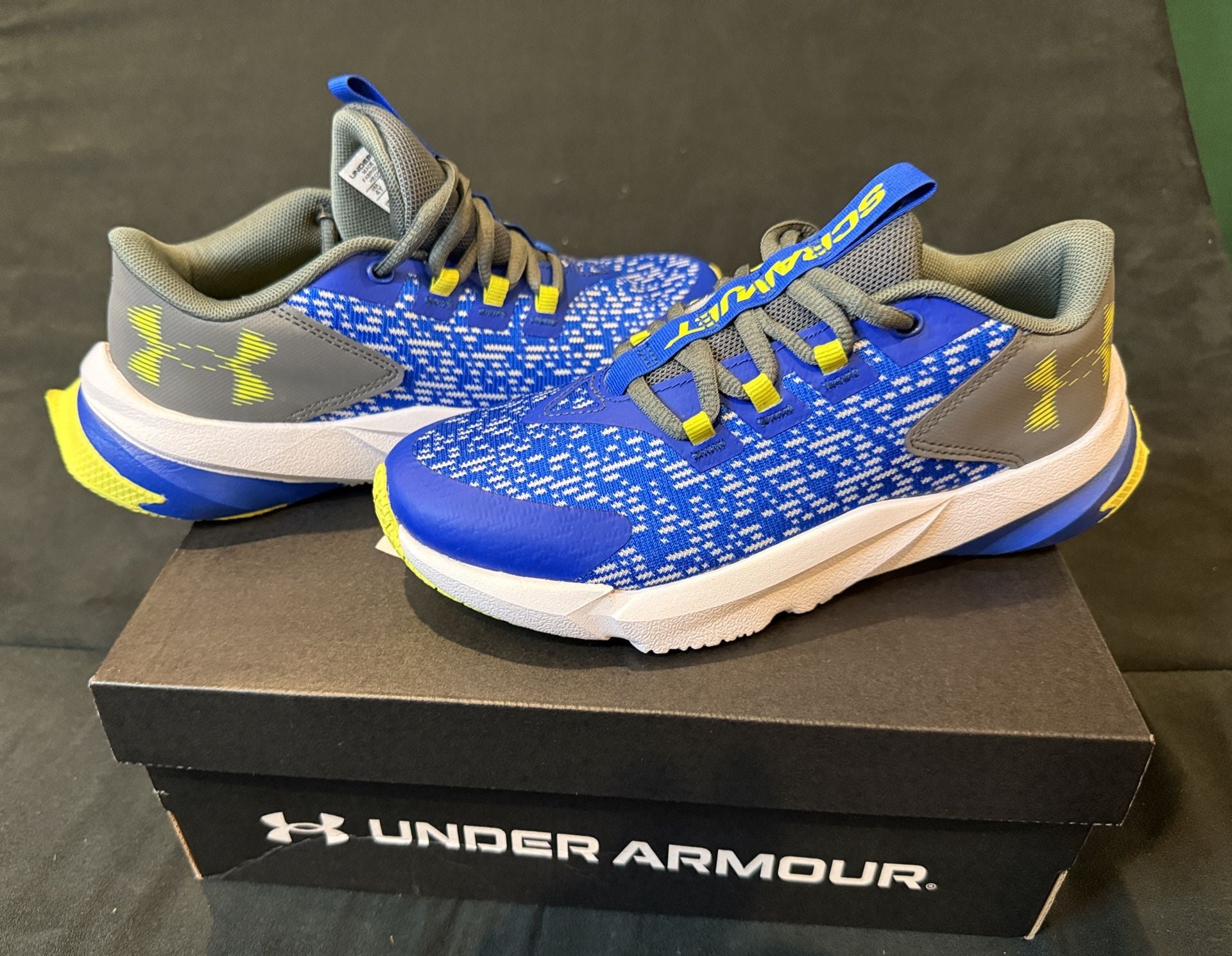 Under Armour Scramjet 4 Size 4Y Blue Yellow Sneakers 2