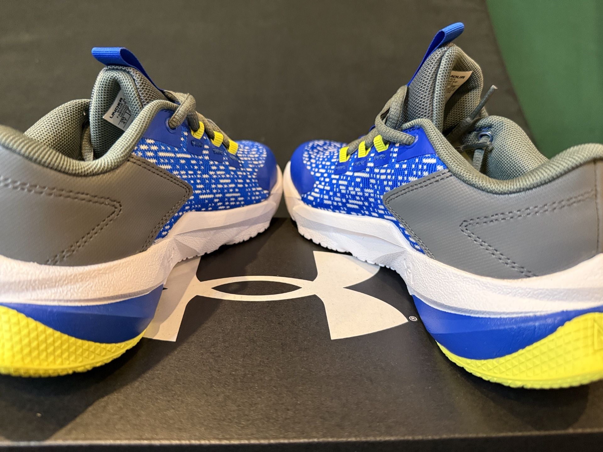 Under Armour Scramjet 4 Size 4Y Blue Yellow Sneakers 6