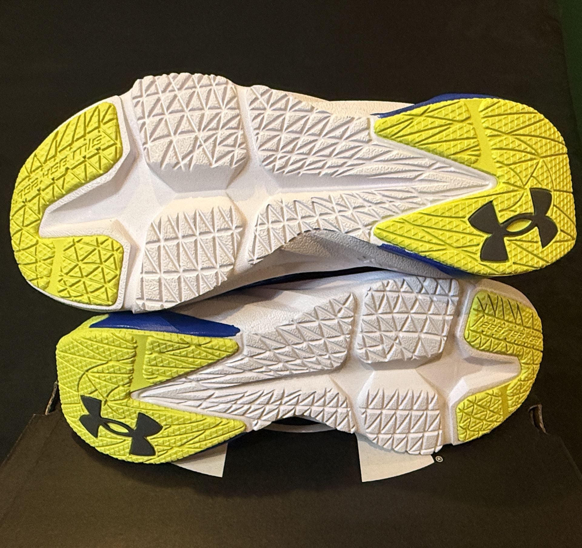 Under Armour Scramjet 4 Size 4Y Blue Yellow Sneakers 9