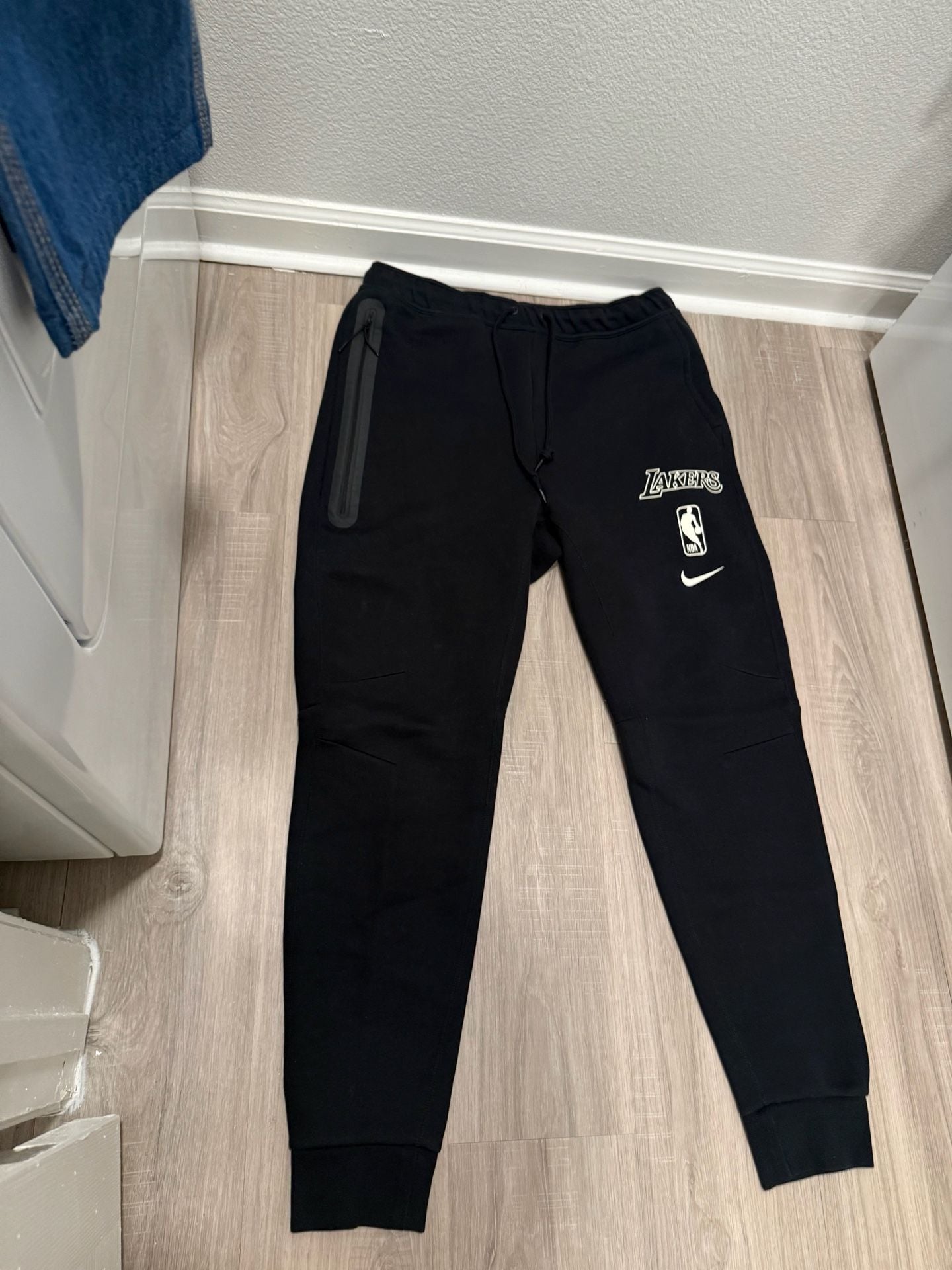 Nike LA Lakers Tech Fleece Sweatpants Black Size Large 2