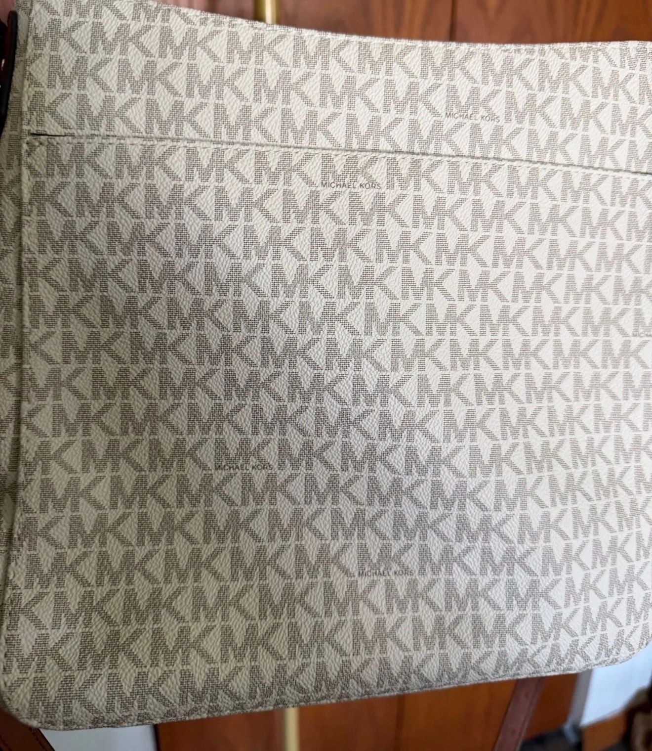 LUP 9 Michael Kors Jet Set Travel Lg Messenger Vanilla 3