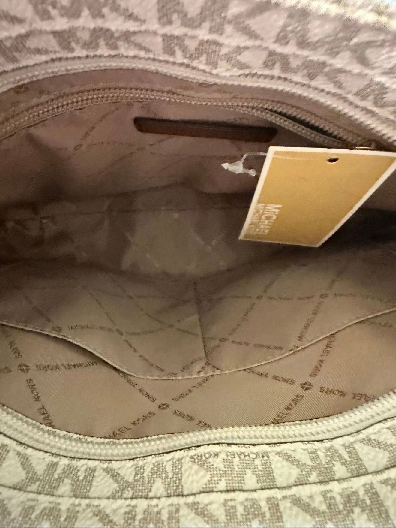 LUP 9 Michael Kors Jet Set Travel Lg Messenger Vanilla 5