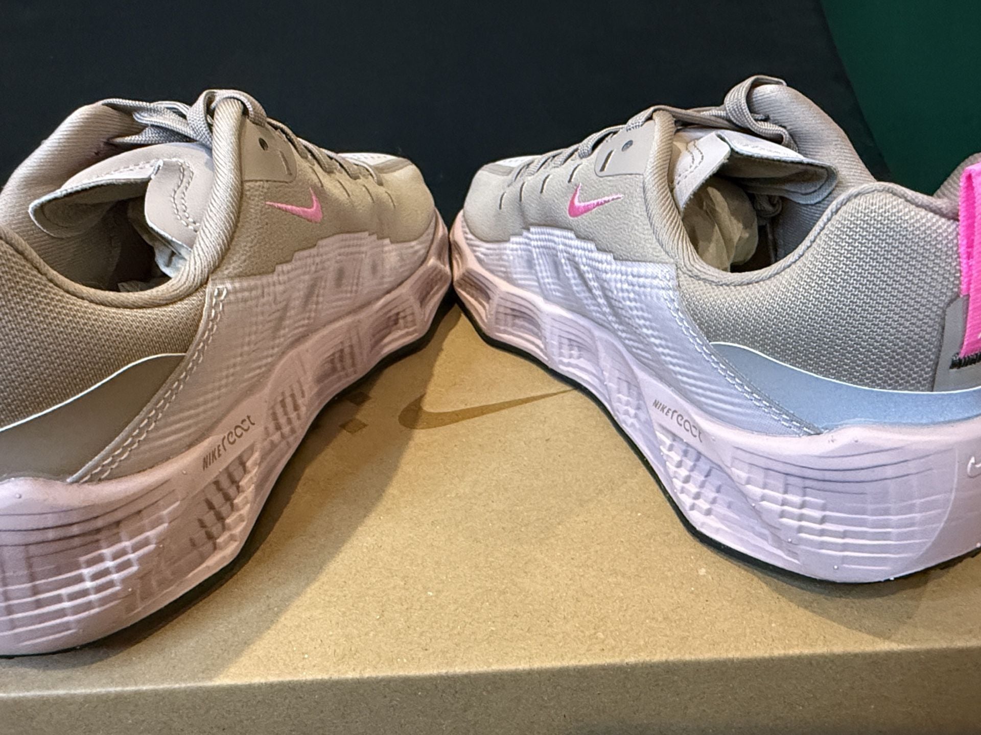 Nike React Sneaker Size 4.5Y Pink/Grey 5