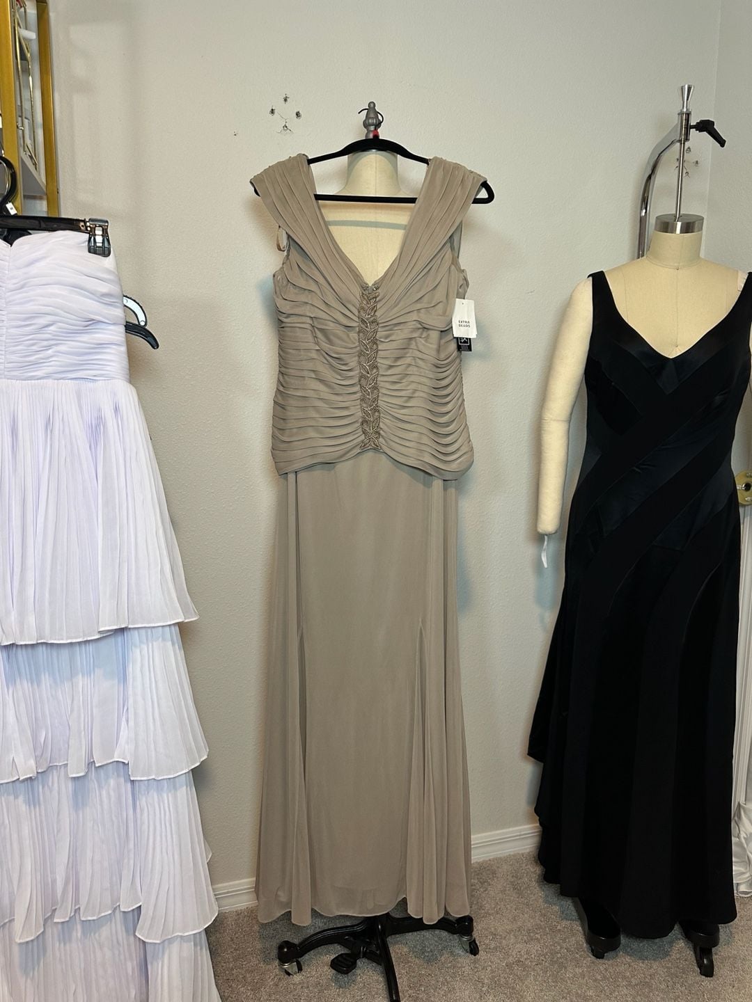 Taupe Chiffon Beaded Ruched V-Neck Formal Evening Gown Size 14 3