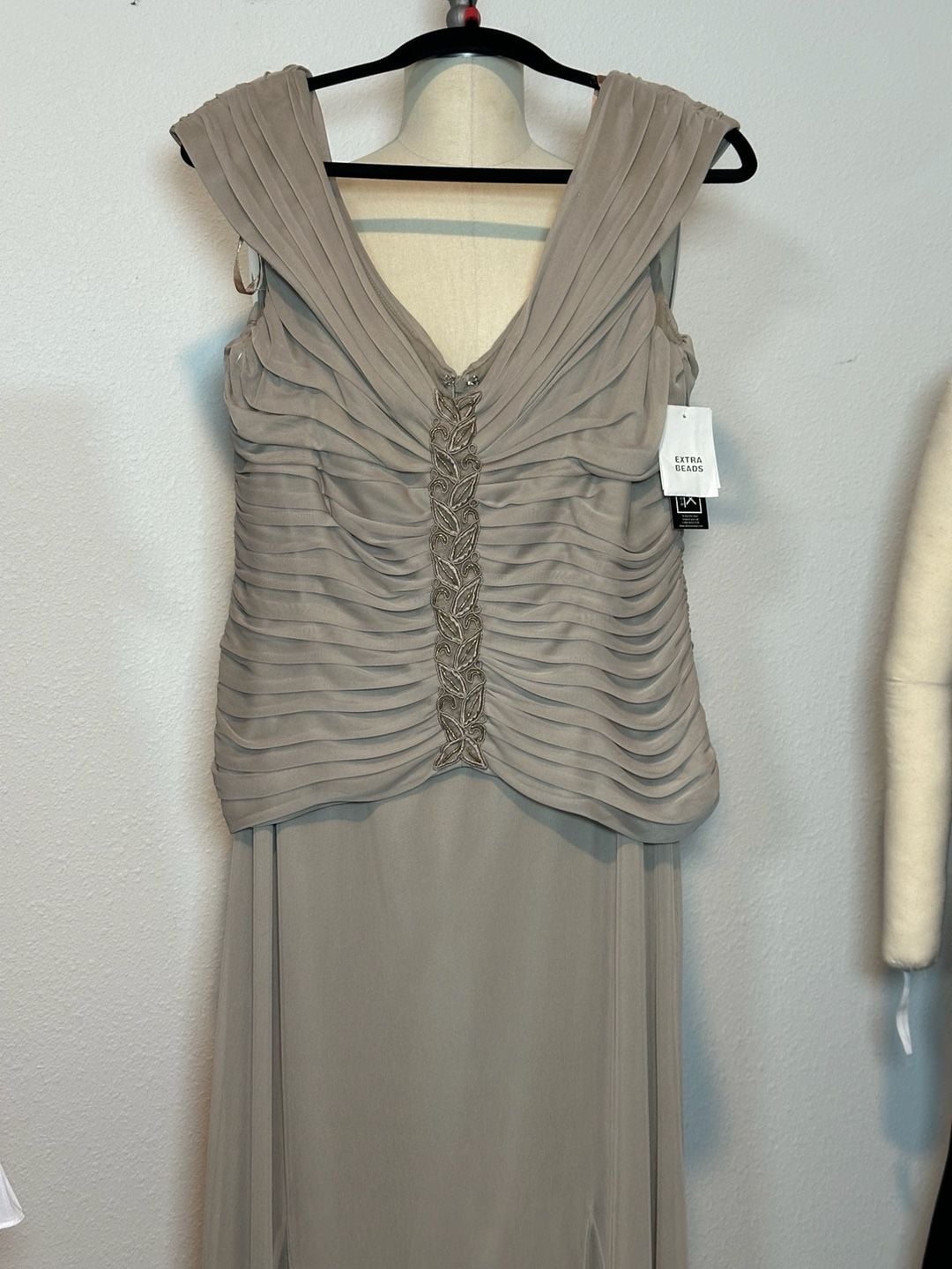 Taupe Chiffon Beaded Ruched V-Neck Formal Evening Gown Size 14 4