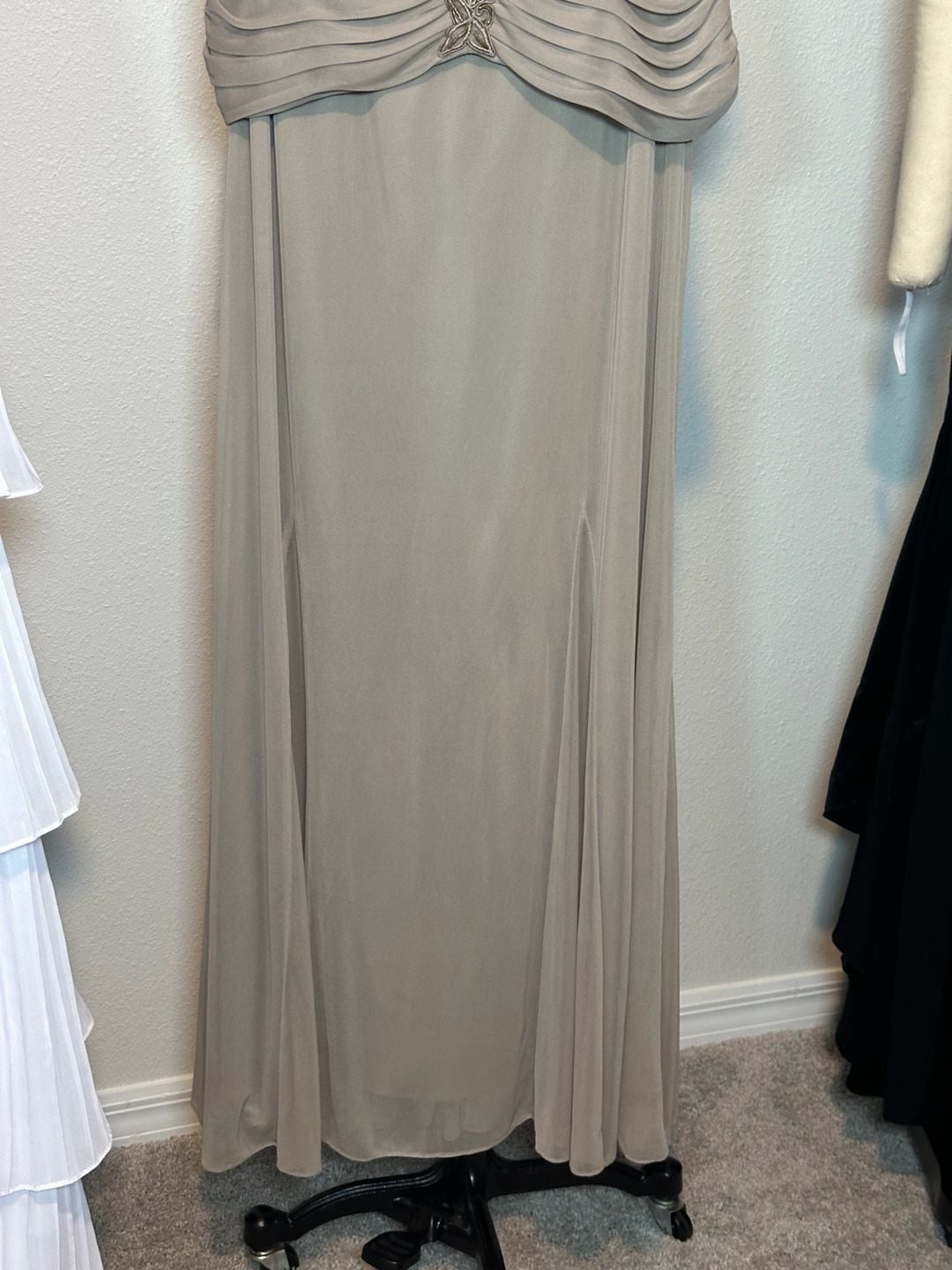 Taupe Chiffon Beaded Ruched V-Neck Formal Evening Gown Size 14 5