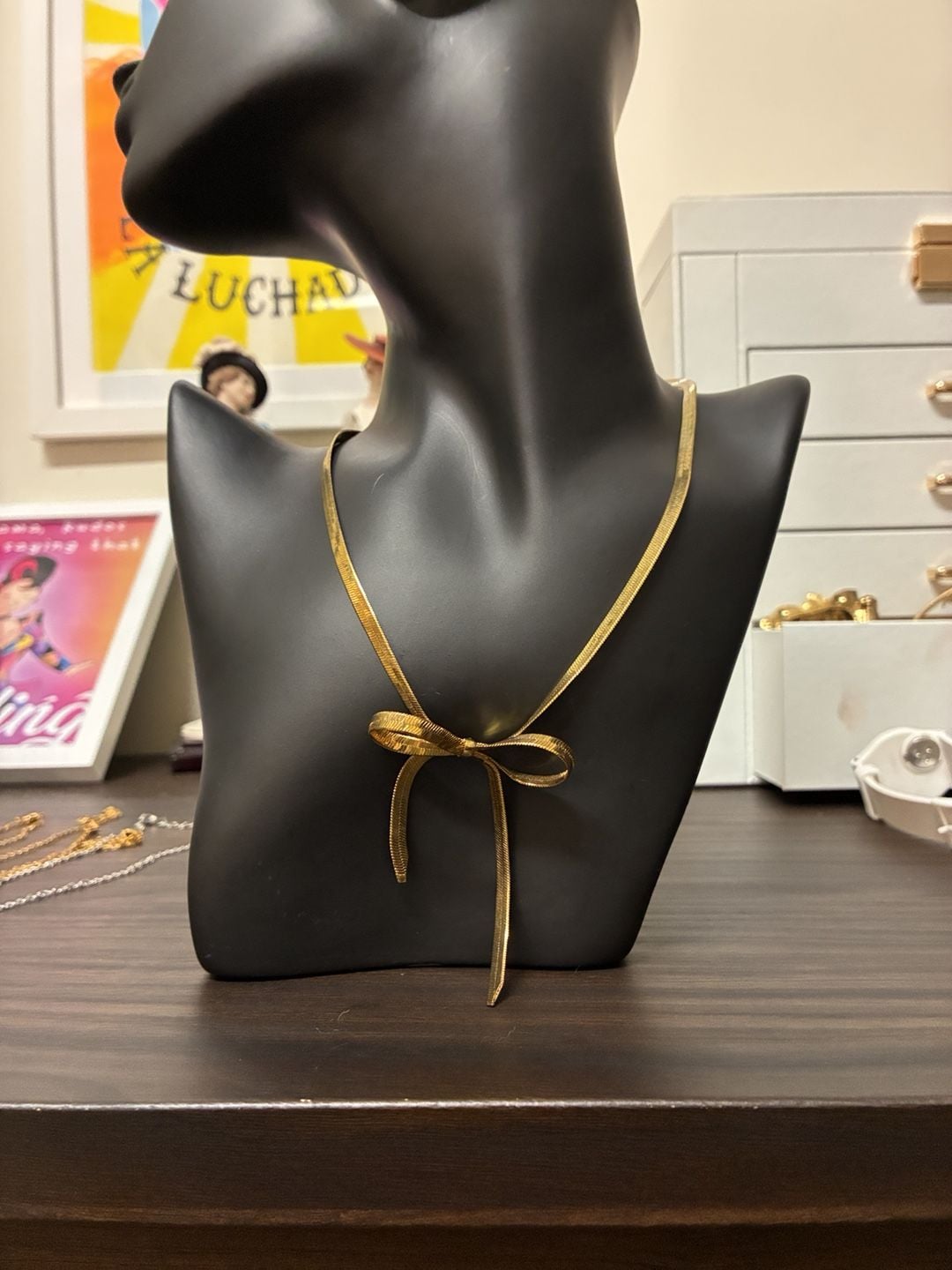 Avon Gold Tone Herringbone Bow Necklace 2