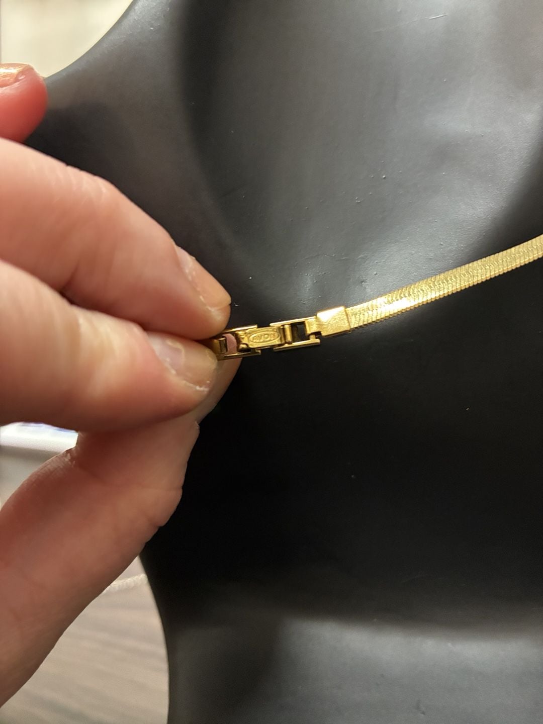Avon Gold Tone Herringbone Bow Necklace 3