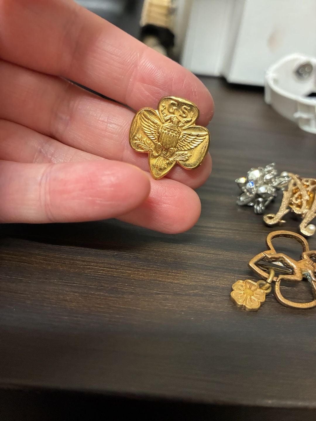 Vintage Mixed Lot Of 6 Assorted Brooches And Lapel Pins 3