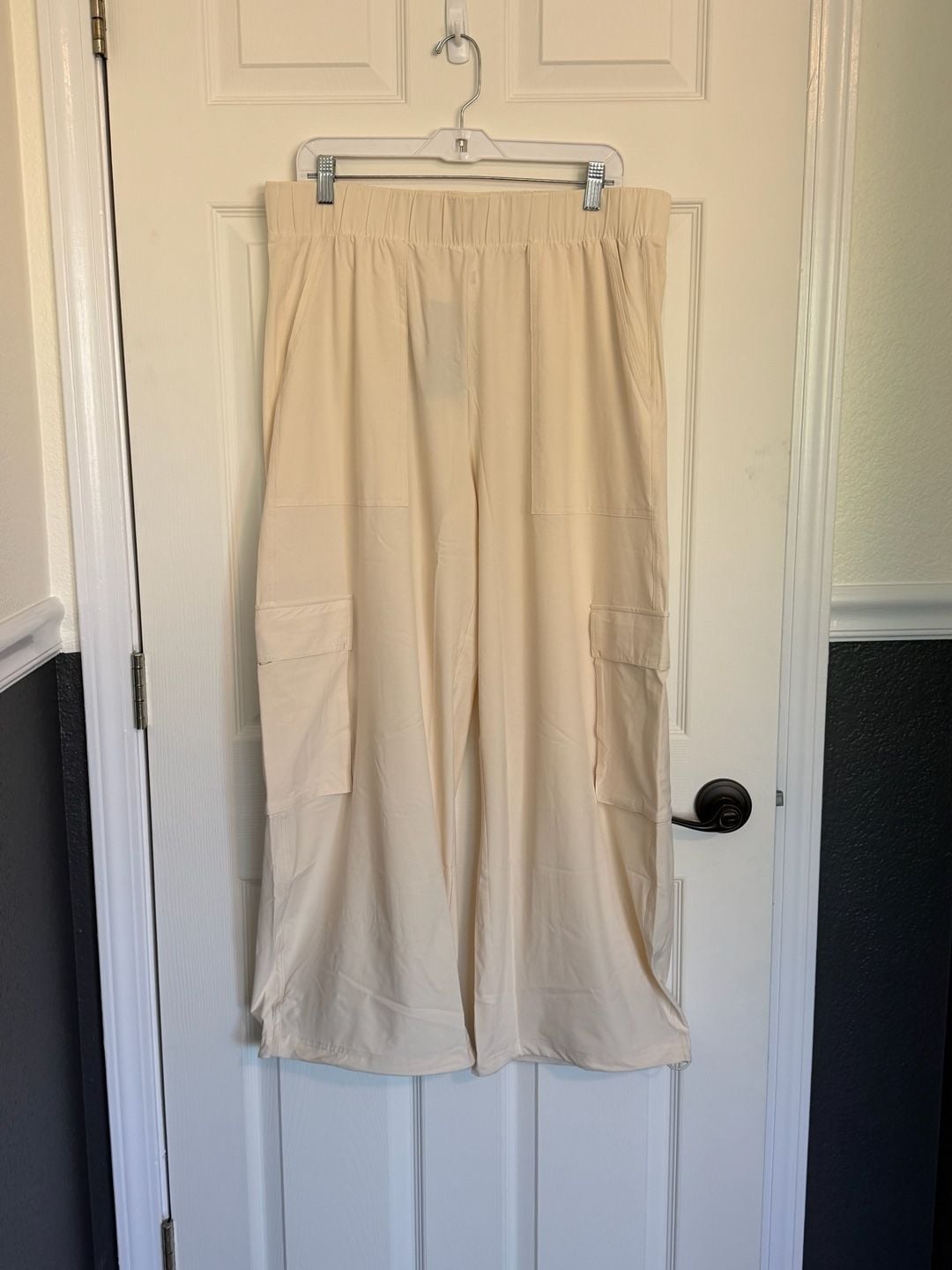 NWT Fabletics Daydreamer Cargo Pants Size XL Cream 2