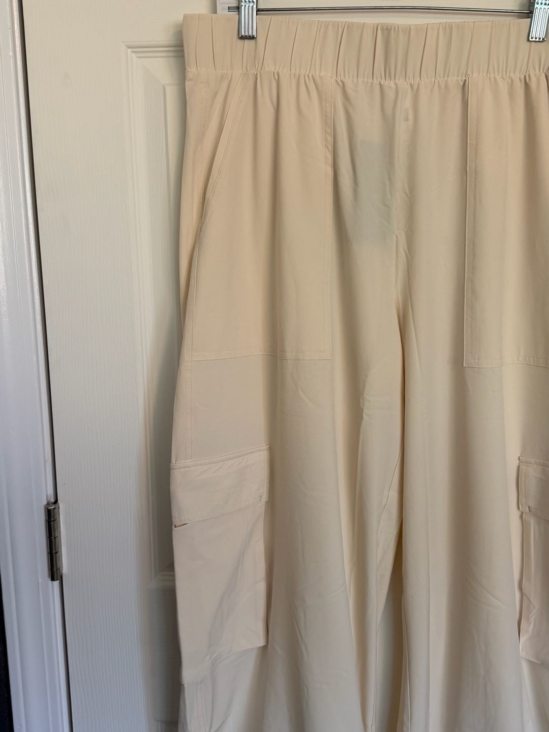 NWT Fabletics Daydreamer Cargo Pants Size XL Cream 3