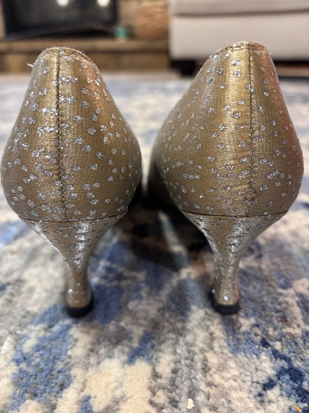 Vintage Stuart Weitzman Gold Glitter Kitten Heel Pumps Size 7 AA 10