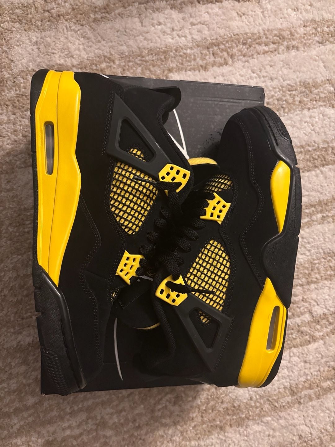 Nike Air Jordan 4 Retro Size 9.5 Tour Yellow Thunder 4