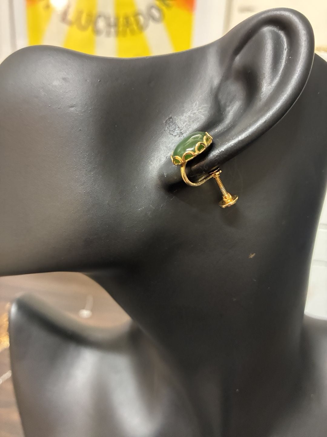 Vintage 1950s Gold Tone Green Jade Cabochon Screw Back Earrings 3