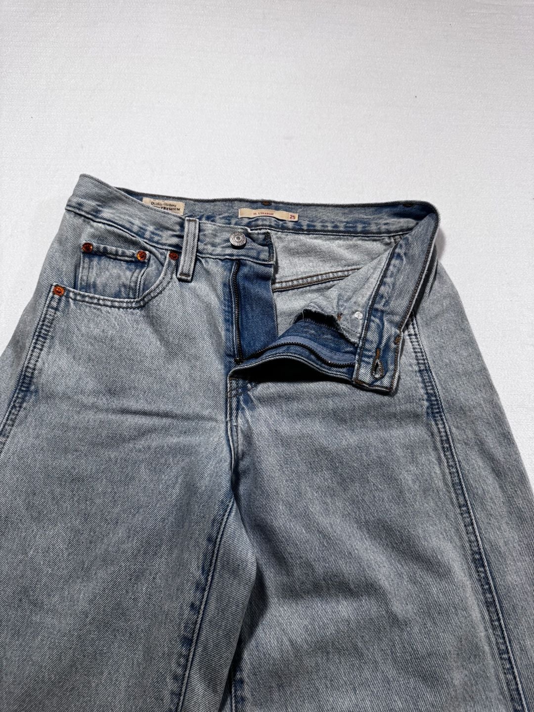 Levi’s Ribcage Wide Leg Jeans Women’s Size 25 Light Wash Blue Denim 5