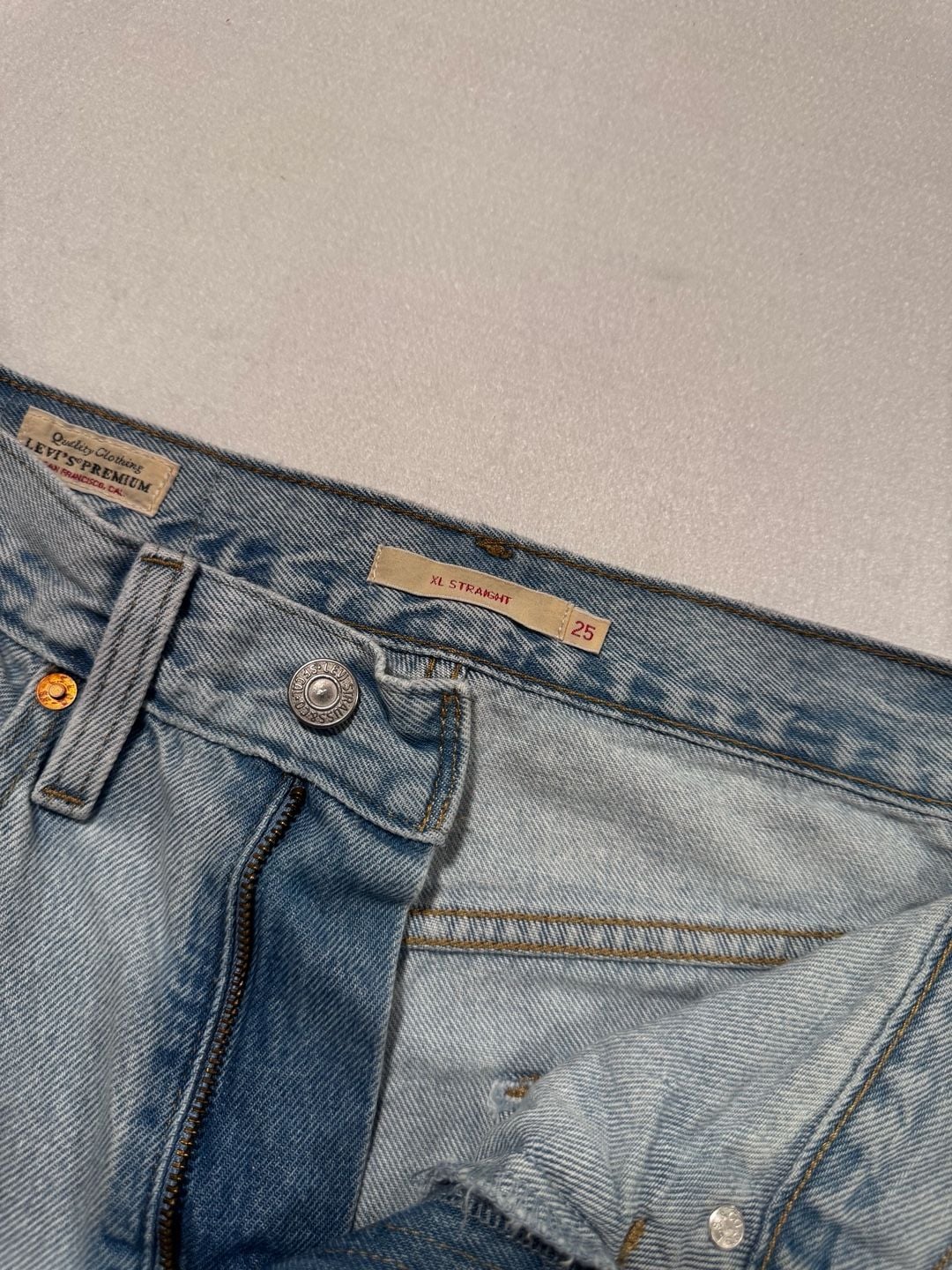 Levi’s Ribcage Wide Leg Jeans Women’s Size 25 Light Wash Blue Denim 6