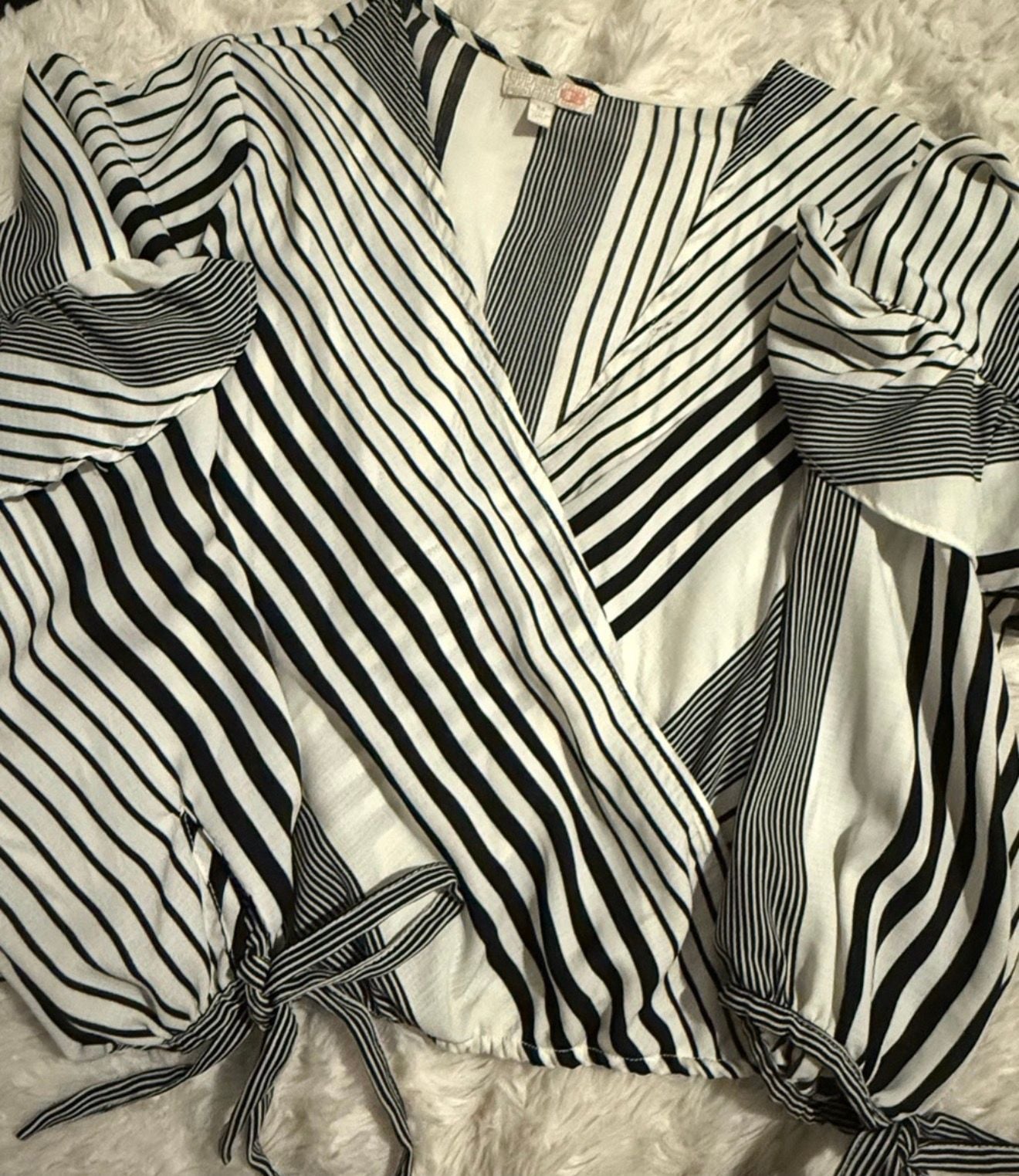 Gianni Bini striped blouse long sleeve with bow detail sz M 1