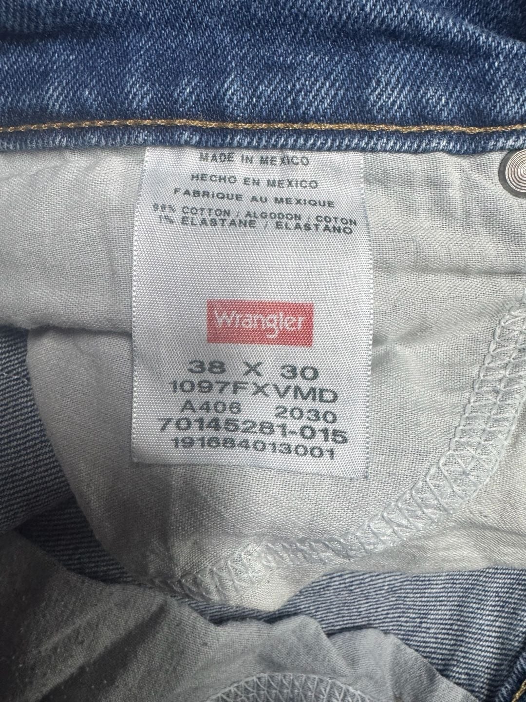 Wrangler Men’s 38x30 Premium relaxed fit jeans . 6