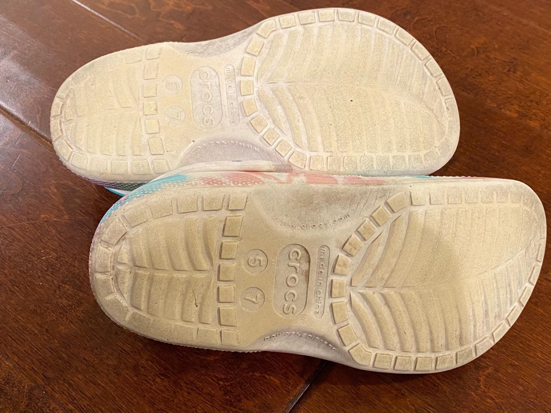 Crocs Classic Tie Dye Graphic Clogs Size W7/M5 Multi Pastel 4