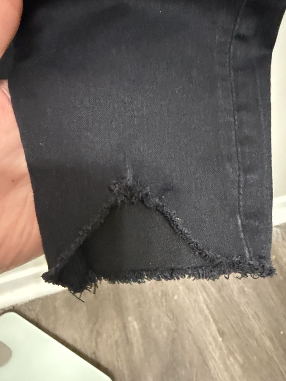 Kut From The Kloth Carlo Ankle Skinny Jeans Size 2 Black Destructured Hem
7